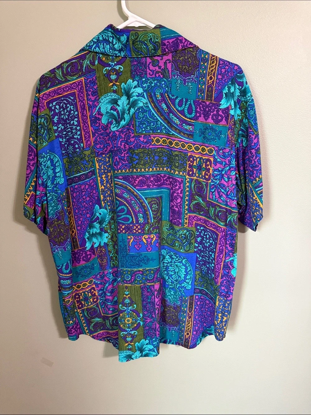 Vintage-Inspired Patchwork Print Short-Sleeve Button-Down Shirt - Purple & Teal